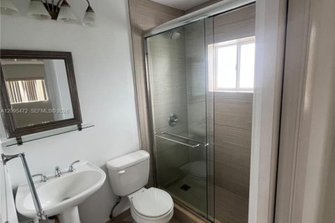 Villa ou maison à louer à Hialeah, Floride: 4 chambres, 225.57 m2 № 2384536 - photo 6