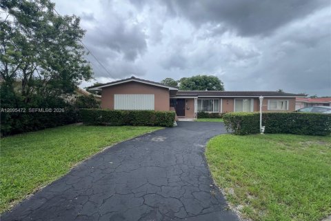 Villa ou maison à Hialeah, Floride 4 chambres, 225.57 m2 № 2384536