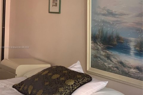 Condo in Sunny Isles Beach, Florida  № 1703027 - photo 3
