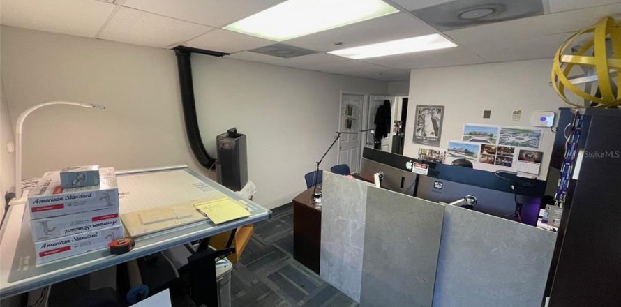 Commercial property in Winter Garden, Florida 2014.12 sq.m. № 1822483