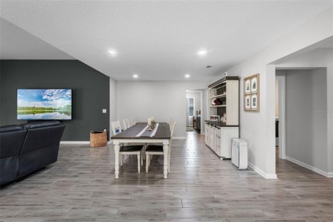 House in Mount Dora, Florida 4 bedrooms, 243.5 sq.m. № 1899191 - photo 8