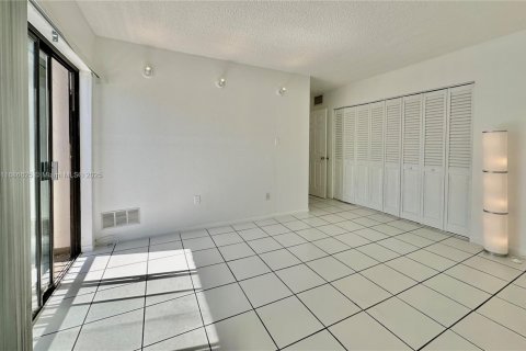 Condominio en venta en Dania Beach, Florida, 1 dormitorio, 71.35 m2 № 1730077 - foto 2