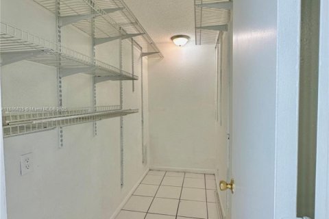 Condominio en venta en Dania Beach, Florida, 1 dormitorio, 71.35 m2 № 1730077 - foto 14