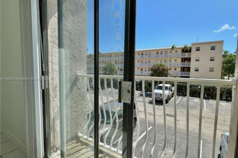 Condominio en venta en Dania Beach, Florida, 1 dormitorio, 71.35 m2 № 1730077 - foto 3