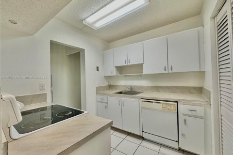 Condominio en venta en Dania Beach, Florida, 1 dormitorio, 71.35 m2 № 1730077 - foto 7