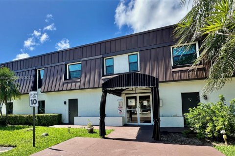 Condominio en venta en Dania Beach, Florida, 1 dormitorio, 71.35 m2 № 1730077 - foto 17