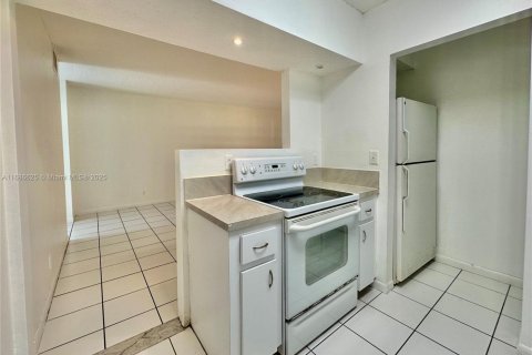 Condominio en venta en Dania Beach, Florida, 1 dormitorio, 71.35 m2 № 1730077 - foto 9