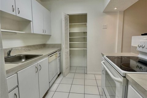 Condominio en venta en Dania Beach, Florida, 1 dormitorio, 71.35 m2 № 1730077 - foto 16