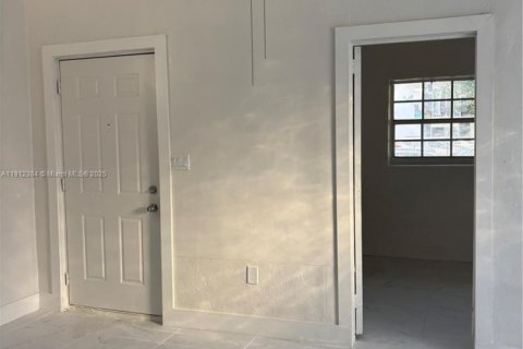 Villa ou maison à louer à Miami, Floride: 2 chambres, 65.03 m2 № 1966837 - photo 6