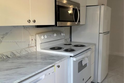 Villa ou maison à louer à Miami, Floride: 2 chambres, 65.03 m2 № 1966837 - photo 5