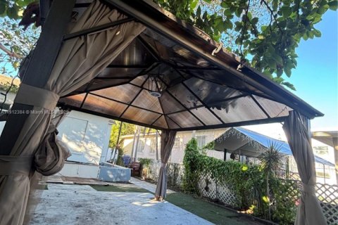 Villa ou maison à louer à Miami, Floride: 2 chambres, 65.03 m2 № 1966837 - photo 8