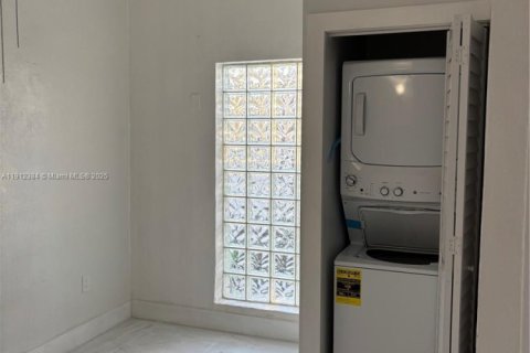 Villa ou maison à louer à Miami, Floride: 2 chambres, 65.03 m2 № 1966837 - photo 7