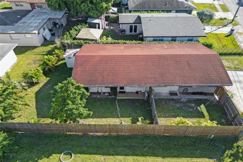 Снять в аренду виллу или дом в Дания-Бич, Флорида 2 спальни, 149.57м2, № 2082673 - фото 17
