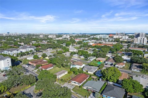 Снять в аренду виллу или дом в Дания-Бич, Флорида 2 спальни, 149.57м2, № 2082673 - фото 11