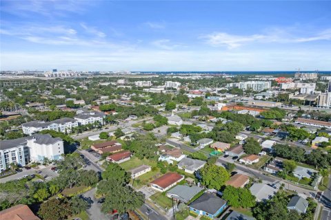 Снять в аренду виллу или дом в Дания-Бич, Флорида 2 спальни, 149.57м2, № 2082673 - фото 16