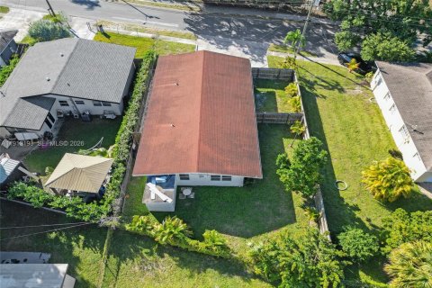 Снять в аренду виллу или дом в Дания-Бич, Флорида 2 спальни, 149.57м2, № 2082673 - фото 14