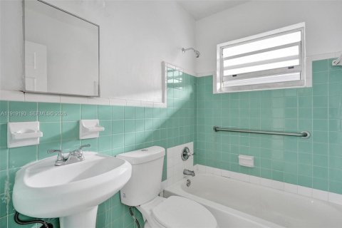 Снять в аренду виллу или дом в Дания-Бич, Флорида 2 спальни, 149.57м2, № 2082673 - фото 8