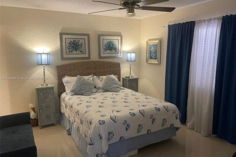Condo in Sunrise, Florida, 2 bedrooms  № 1860427 - photo 16