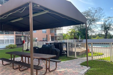 Condo in Sunrise, Florida, 2 bedrooms  № 1860427 - photo 21