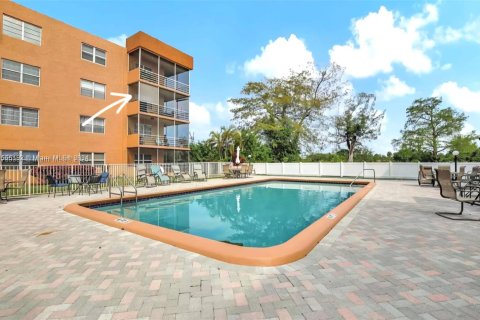 Condo in Sunrise, Florida, 2 bedrooms  № 1860427 - photo 28