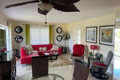 Condo in Sunrise, Florida, 2 bedrooms  № 1860427 - photo 3