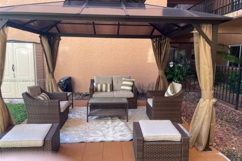 Condo in Sunrise, Florida, 2 bedrooms  № 1860427 - photo 24