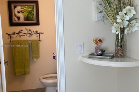 Condo in Sunrise, Florida, 2 bedrooms  № 1860427 - photo 9