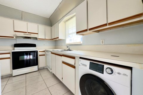 Купить кондоминиум в Лейк-Уорт, Флорида 4 комнаты, 95.13м2, № 2082687 - фото 4