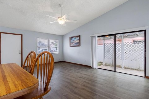 House in Largo, Florida 3 bedrooms, 101.73 sq.m. № 1869168 - photo 9