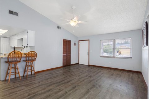 House in Largo, Florida 3 bedrooms, 101.73 sq.m. № 1869168 - photo 7