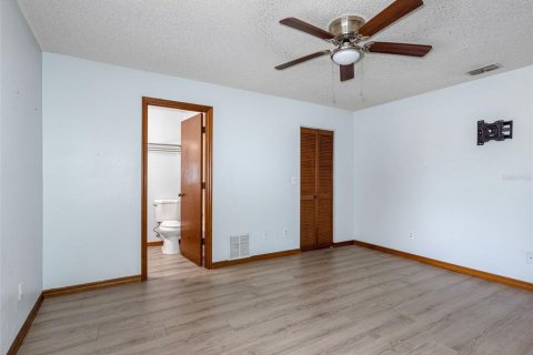 House in Largo, Florida 3 bedrooms, 101.73 sq.m. № 1869168 - photo 17