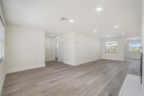 House in Hudson, Florida 3 bedrooms, 144.65 sq.m. № 1812594 - photo 9