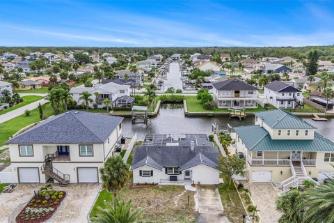 House in Hudson, Florida 3 bedrooms, 144.65 sq.m. № 1812594 - photo 3