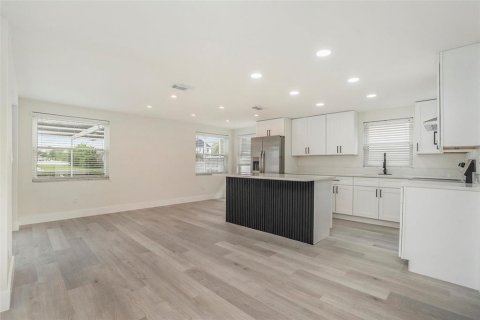 House in Hudson, Florida 3 bedrooms, 144.65 sq.m. № 1812594 - photo 11