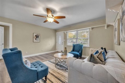 Casa en venta en Sanford, Florida, 4 dormitorios, 135.08 m2 № 1724730 - foto 3