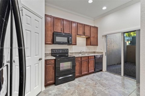 Снять в аренду таунхаус в Хомстед, Флорида 2 спальни, 150.13м2, № 1995855 - фото 8