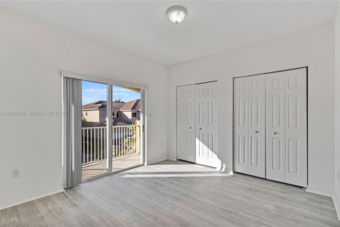 Снять в аренду таунхаус в Хомстед, Флорида 2 спальни, 150.13м2, № 1995855 - фото 28