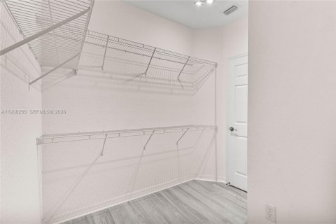 Снять в аренду таунхаус в Хомстед, Флорида 2 спальни, 150.13м2, № 1995855 - фото 25