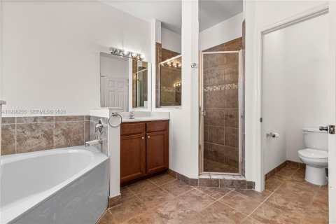 Снять в аренду таунхаус в Хомстед, Флорида 2 спальни, 150.13м2, № 1995855 - фото 22