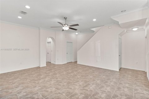 Снять в аренду таунхаус в Хомстед, Флорида 2 спальни, 150.13м2, № 1995855 - фото 3