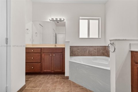 Снять в аренду таунхаус в Хомстед, Флорида 2 спальни, 150.13м2, № 1995855 - фото 23