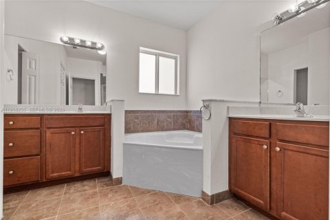 Снять в аренду таунхаус в Хомстед, Флорида 2 спальни, 150.13м2, № 1995855 - фото 20