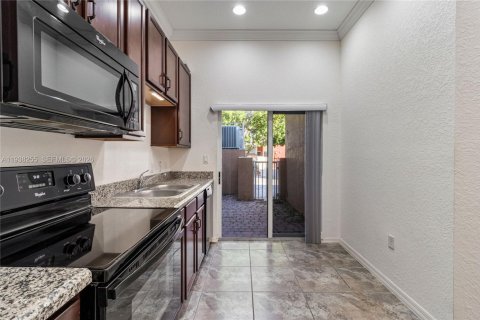 Снять в аренду таунхаус в Хомстед, Флорида 2 спальни, 150.13м2, № 1995855 - фото 9