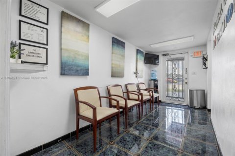 Propiedad comercial en venta en Oakland Park, Florida № 1750400 - foto 5