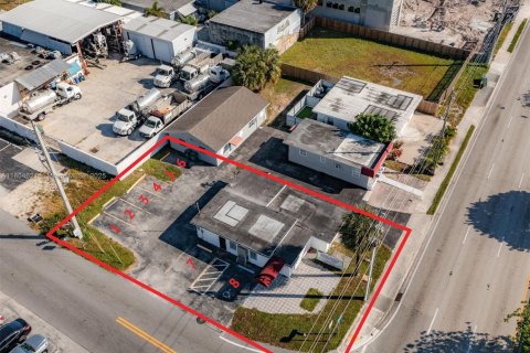 Propiedad comercial en venta en Oakland Park, Florida № 1750400 - foto 1
