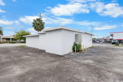 Propiedad comercial en venta en Oakland Park, Florida № 1750400 - foto 25
