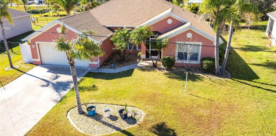 House in Punta Gorda, Florida 4 bedrooms, 214.05 sq.m. № 1919938