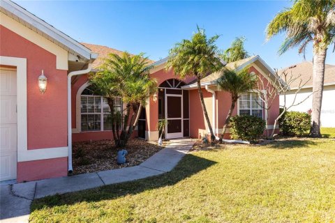 House in Punta Gorda, Florida 4 bedrooms, 214.05 sq.m. № 1919938 - photo 5