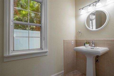 House in Belleair, Florida 3 bedrooms, 285.4 sq.m. № 1805384 - photo 24