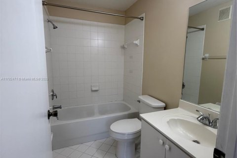 Снять в аренду кондоминиум в Хомстед, Флорида 2 спальни, 75.72м2, № 1696413 - фото 22